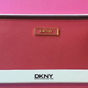 New w/tags wallet